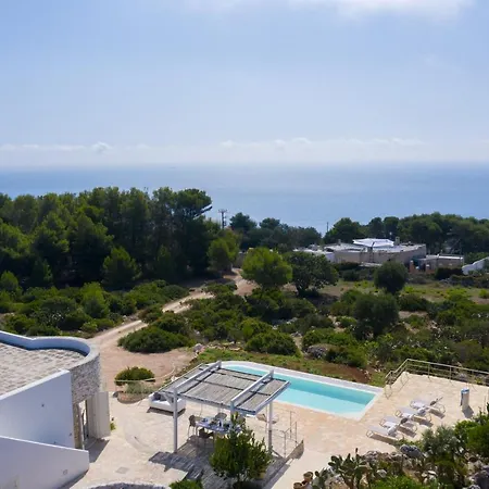 Bianca Con Piscina E Vista Mare